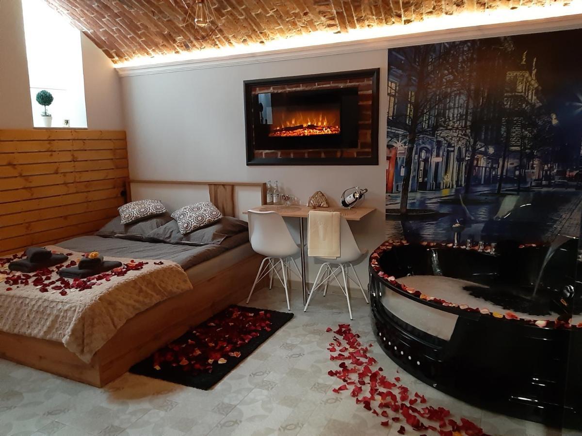 Underground Jacuzzi Rooms